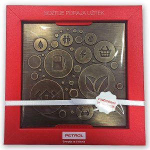 <b> Čokolada 130/135 g okvir</b> <br />velikost: 14 x 14 cm
